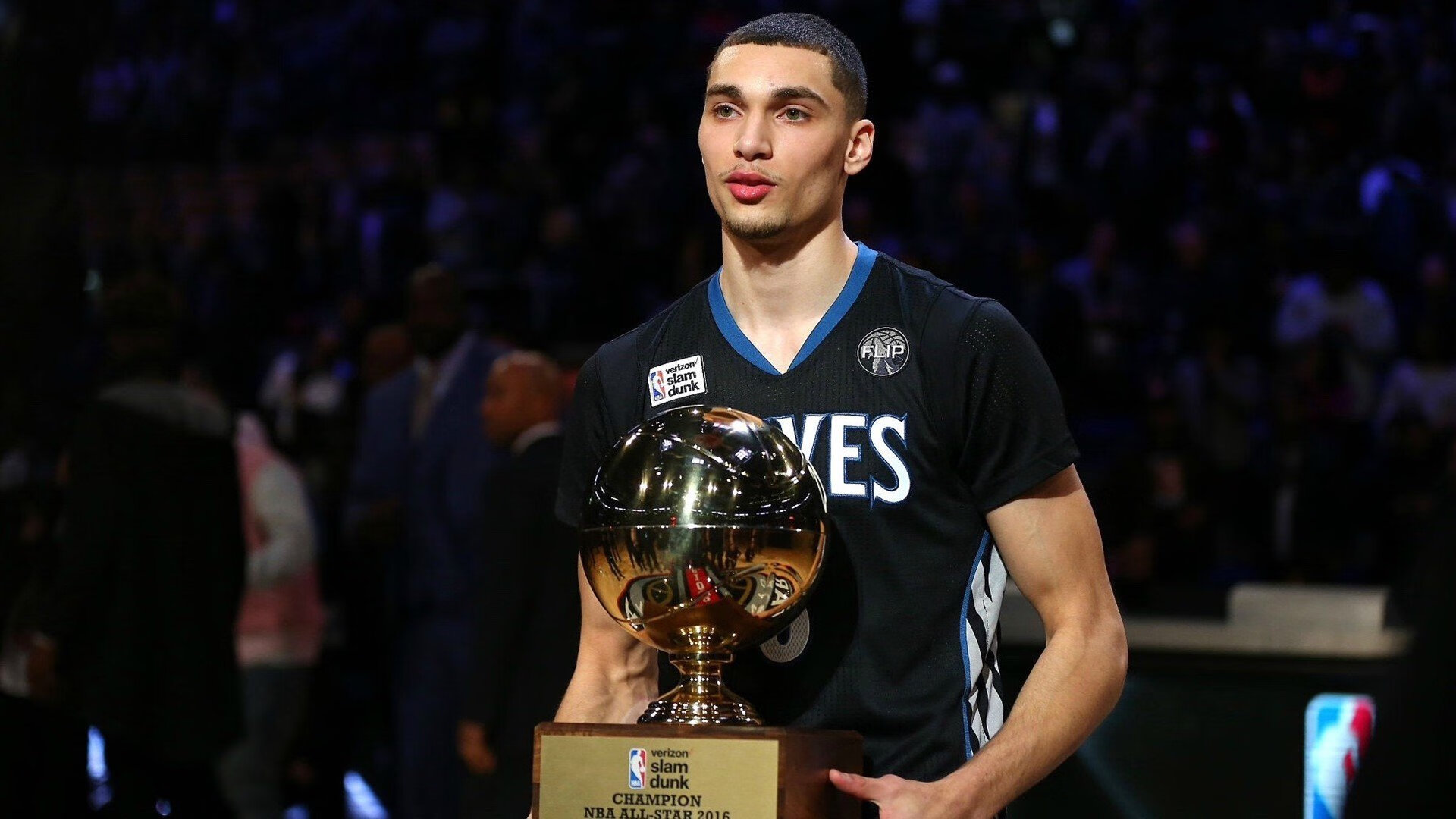 开云竞猜官网-赛场“秀技”满满：突破、华丽助攻、扣篮之一网打尽，突破扣篮111